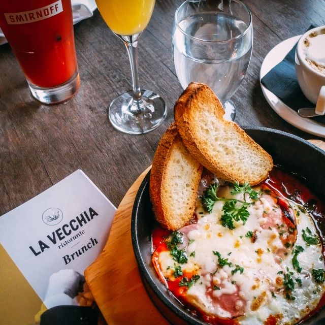 La Vecchia Yonge & Eglinton Address, Photo, Menu Food Link