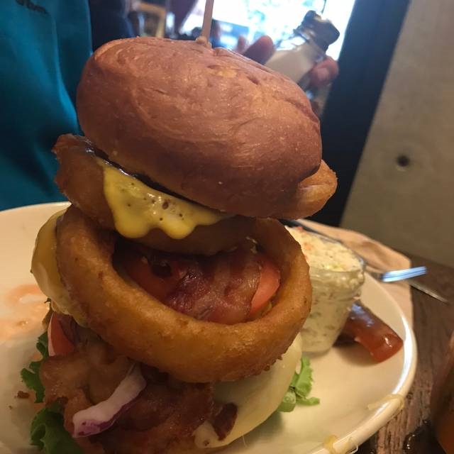 La Belle et La Boeuf VaudreuilDorion Address, Photo, Menu Food Link