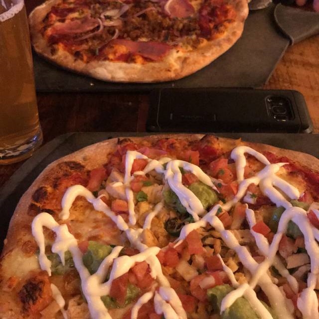 Crust & Crate Lansdowne Address, Photo, Menu Food Link