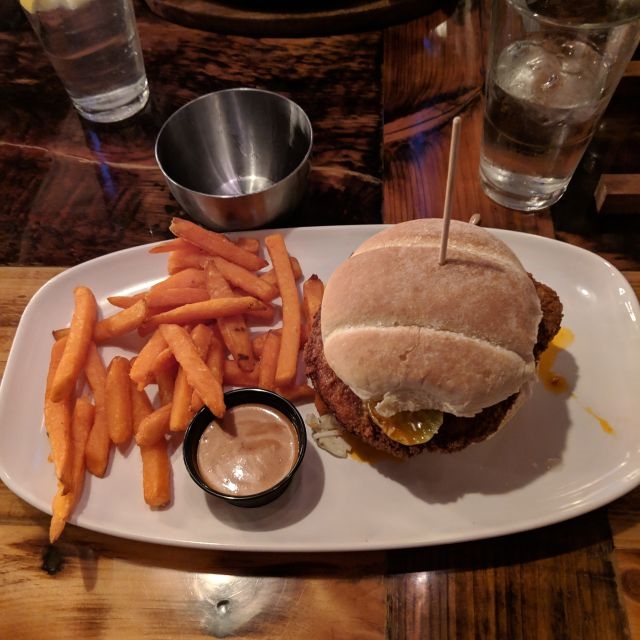 Crust & Crate Lansdowne Address, Photo, Menu Food Link