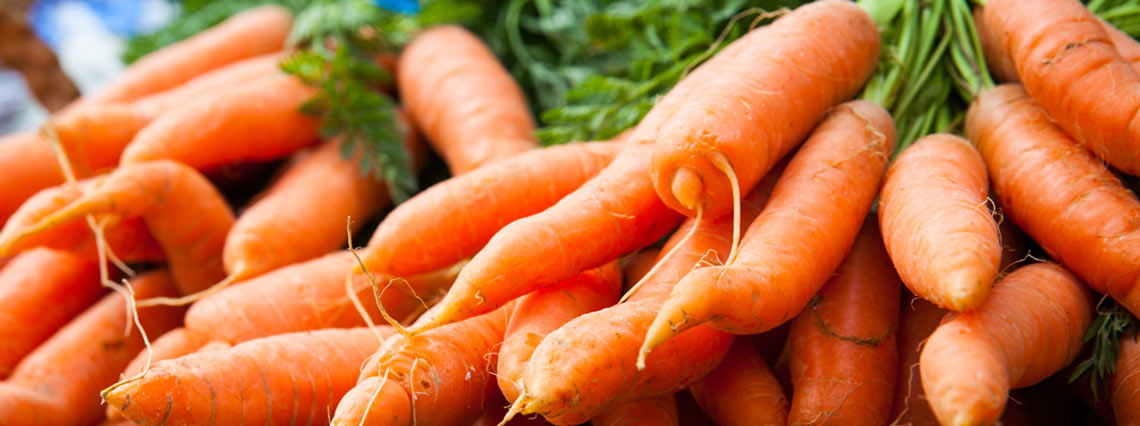 organic carrot in store